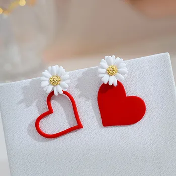 Модные милые серьги-гвоздики с цветком маргаритки для женщин Красного белого цвета, асимметричные серьги с милым сердцем, вечерние свадебные украшения, подарки