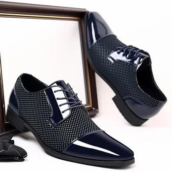 Новинка 2023 года, Трендовые Классические Мужские Модельные туфли для Мужчин, Оксфорды, Туфли из лакированной Кожи На Шнуровке, Официальные Черные Кожаные Туфли для Свадебной вечеринки